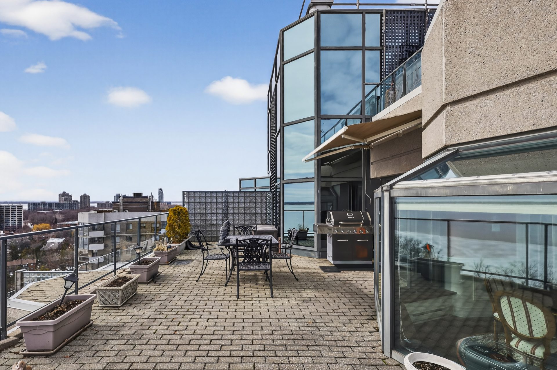 11 rue O'Reilly record sale, penthouse nuns island, carl remillard fontaine, luxury real estate
